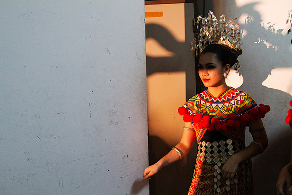 DancerBehindSecens